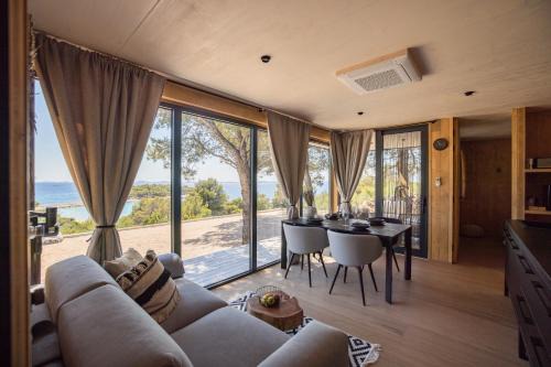 Tisno Villa | The Beach Eco Resort Premium Mobile Homes by OIKO Collection