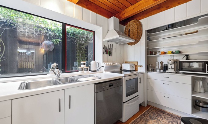 Mount Maunganui House | The Beach House - Mt Maunganui Holiday Home