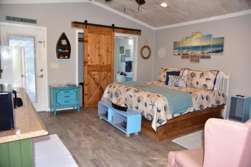Beverly Beach Hotel | The Beach House at Si Como No Inn