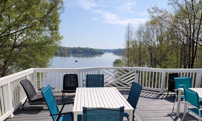 Louisa House | The Beach @ Lake Anna, Waterfront house with lots of room, sand volleyball, etc
