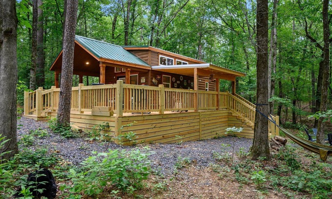 Broken Bow Cabin | The Bear Cave tiny cabin experience*3 cabins in 1*