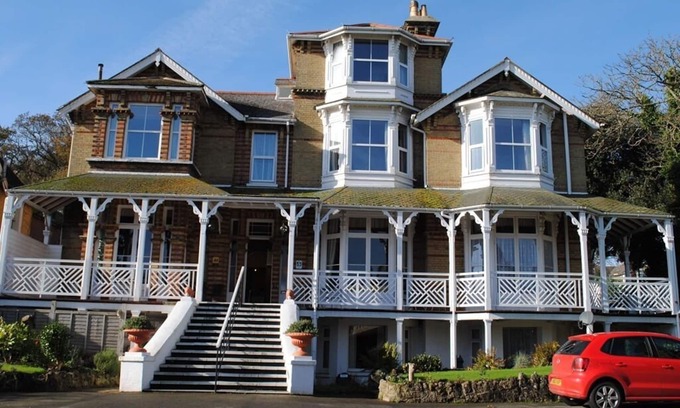 Shanklin Bed & Breakfast | The Belmont Hotel