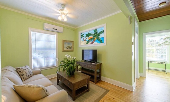 Stuart Hotel | THE BERMUDA SUITE AT OLD COLORADO INN