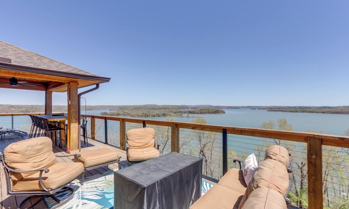Prairie Creek House | The Best Views on Beaver Lake! Home w/Deck & BBQ