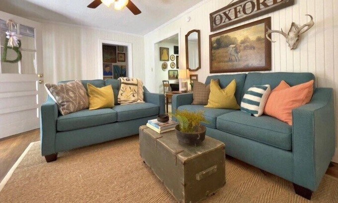 Oxford House | The Betty Jo, vintage HOME walk to Square!