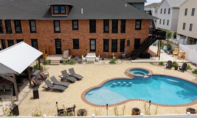Wildwood House | The Bikini Bottom Shore House, Spacious 8 Bedrooms, 7 Baths, Sleeps up to 25