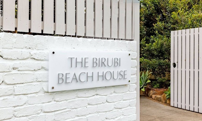Anna Bay House | The Birubi Beach House 11 Campbell Ave Close to the beach pet friendly holiday home