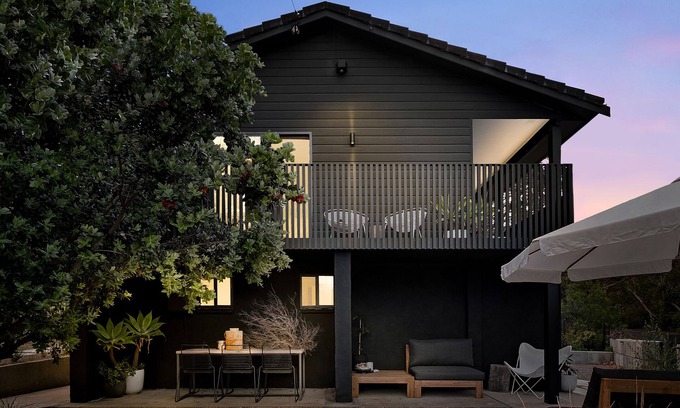 Hyams Beach House | The Black Cockatoo: Hyams Beach Designer Retreat. 2pm check out