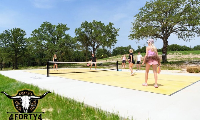 Alvord Cabin | The Black Crow | Couples’ Escape + Pickleball