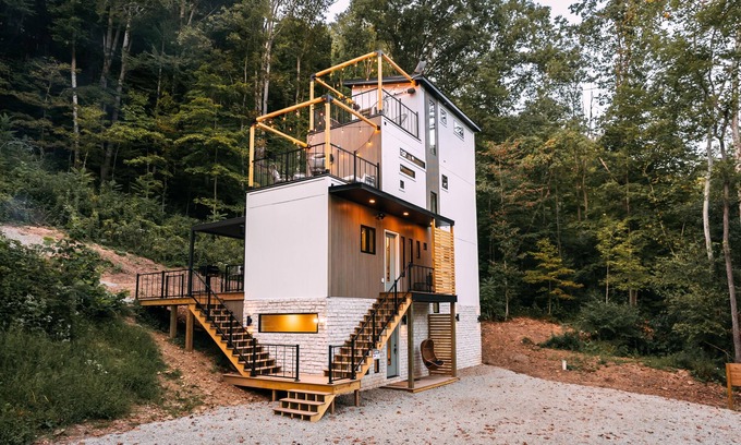South Bloomingville Cabin | The Block Tower | Hocking Hills