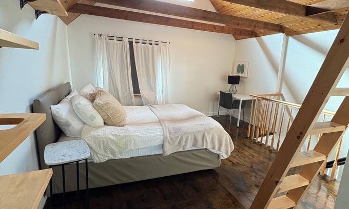 Vanier North House | The blue house