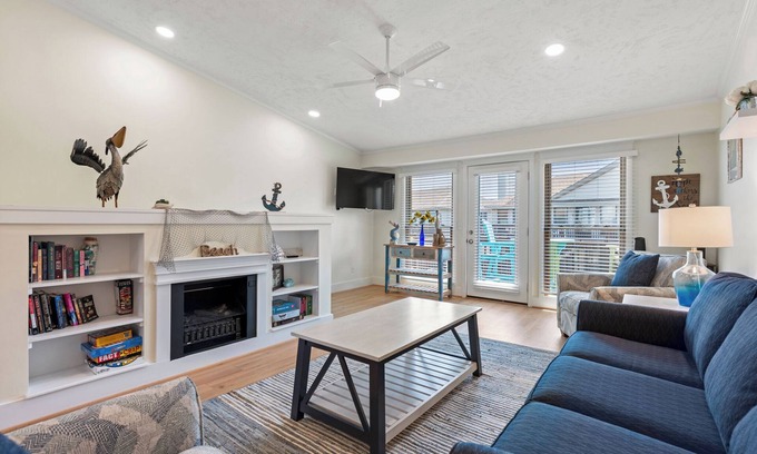 Kitty Hawk House | The Blue Pelican: Semi-Oceanfront | Shared Pool