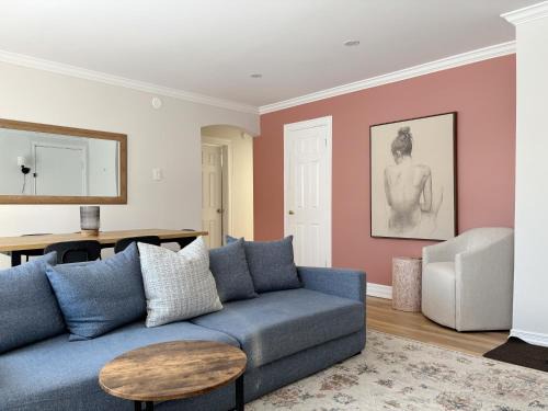 Peterborough Apartment | The Blushwood Suite Mins to DT & Trails