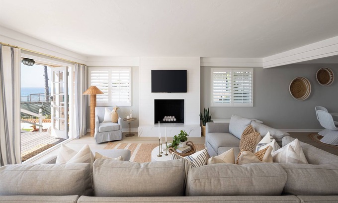 Sunset Cliffs House | The Boat House | Single Family Oceanfront | Hot Tub | Game Room | AC