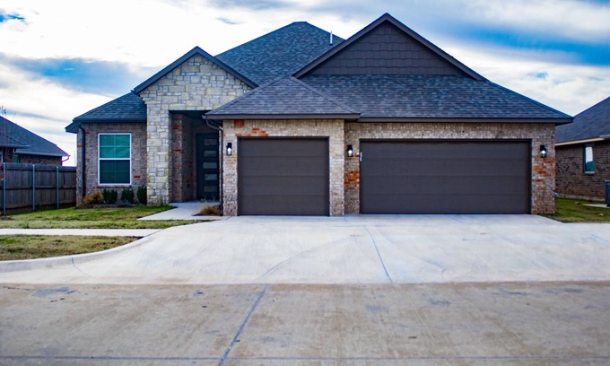 Norman House | The Boomer Nest in Norman. nSpacious 4-bedrooom home. Safe & Quiet surroundings