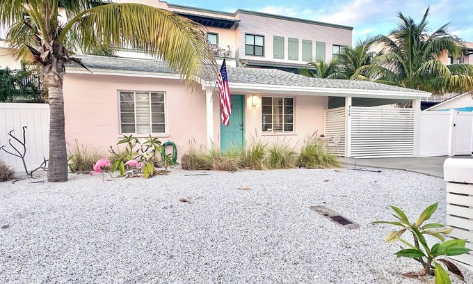 Downtown Dunedin Cottage | The Briny Bubble…Charming 2-bedroom cottage in Dunedin, steps to Main Street