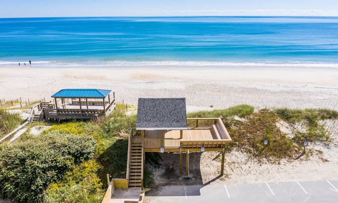 Surf City Apartment | The Bungalows D- Beachfront - Dog Friendly - Gazebo - Bikes