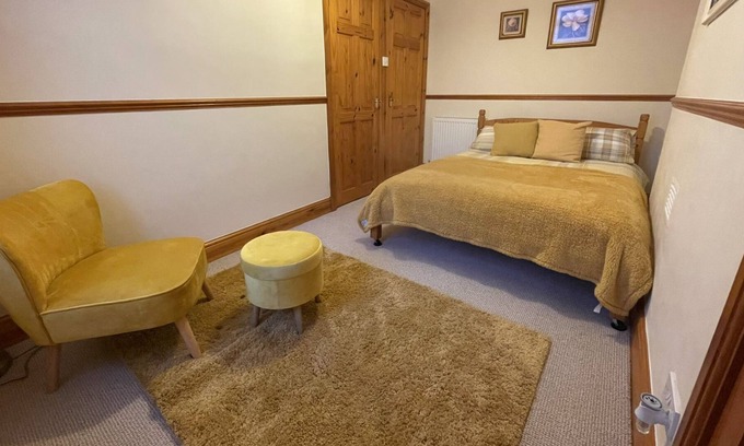 Dumfries Apartment | The Burns Apartment - Cosy Apartment for in historic Dumfries