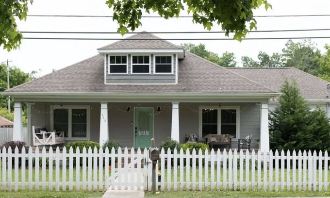 Burns House | The Burns Bungalow - Small Town Charm Near Nashville and State Park