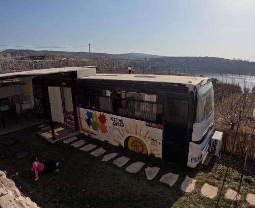 Masade Apartment | The Bus