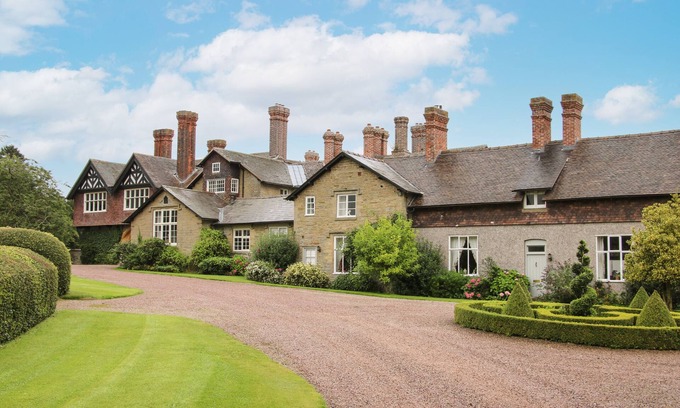 Much Wenlock Cottage | THE BUTLER’S QUARTERS, with a garden in Much Wenlock