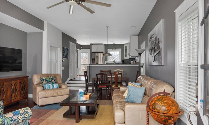 Hope Gardens House | The Capitol District House-inside downtown lp & parking pad for two+free street