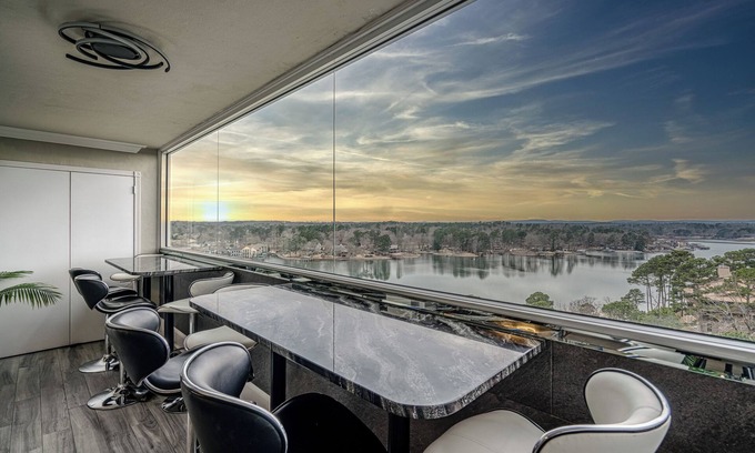 Mid America Condo | The Captain's Penthouse