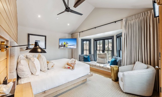 Historic District Condo | The Carlin Lomax | Balcony views, family-friendly