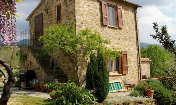 Seggiano Cottage | The Casetta, a charming honeymoon cottage, off the beaten track in south Tuscany
