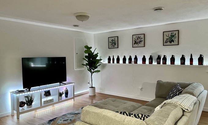 Appleton Apartment | The Cedars Hideaway: Tranquil Retreat in Kimberly