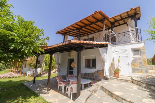 Metamorfosi House | The Chain Well Maisonette
