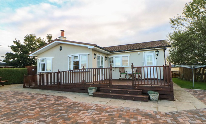 Northallerton Cottage | THE CHALET, with open fire in Welbury