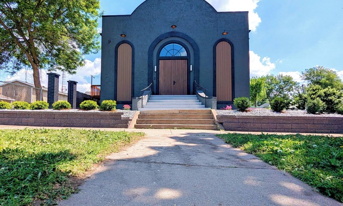 Sioux Falls House | The Chapel - A Unique Space to Gather and Relax; 4 bedrooms; 17 parking spaces
