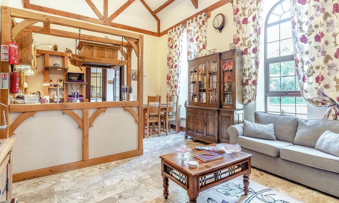 Llandeilo Cottage | The Chapel - UK45104