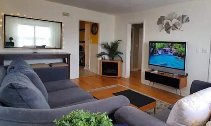 Brooklawn - St. Vincent Apartment | The Charles Home 4 King Beds 2bath 2kitchn 2Living
