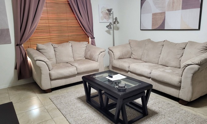 Sahuarita House | The Chase House, near shopping and restaurants in Sahuarita/Green Valley area.