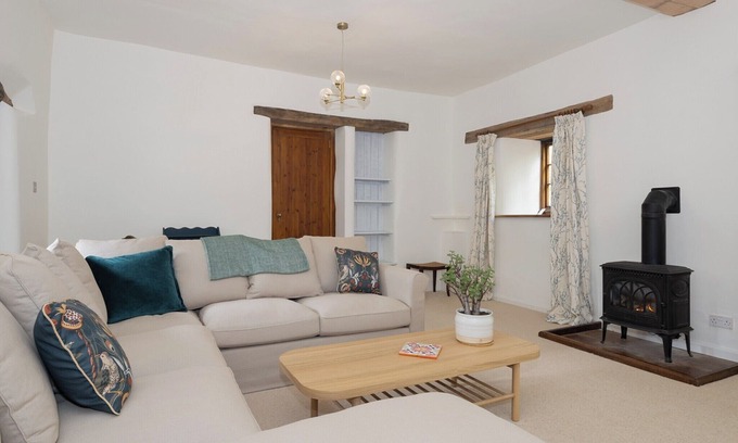 Crediton Cottage | The Cider Barn is a beautiful, three-bedroom, rural retreat.