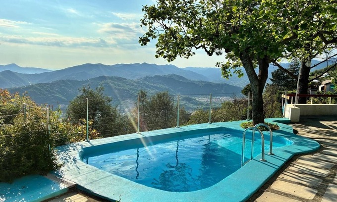 Cogorno Villa | The Cin: villa with swimming pool surrounded by forest. Fabulous sea view.