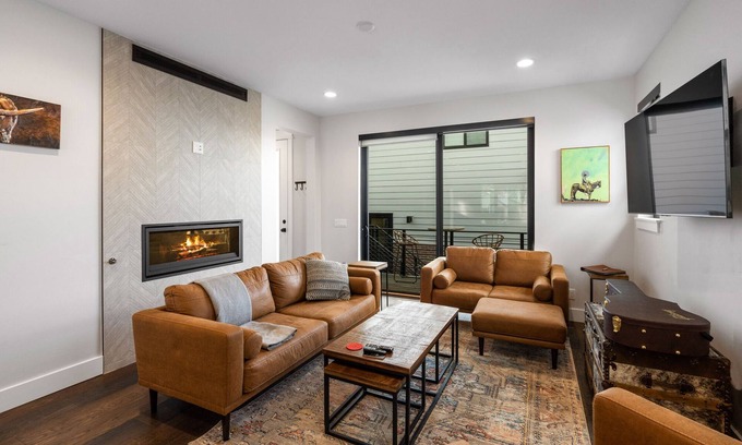 Bozeman House | The City Slicker - Spacious 3 Bedroom Luxury Townhome in Downtown Bozeman!