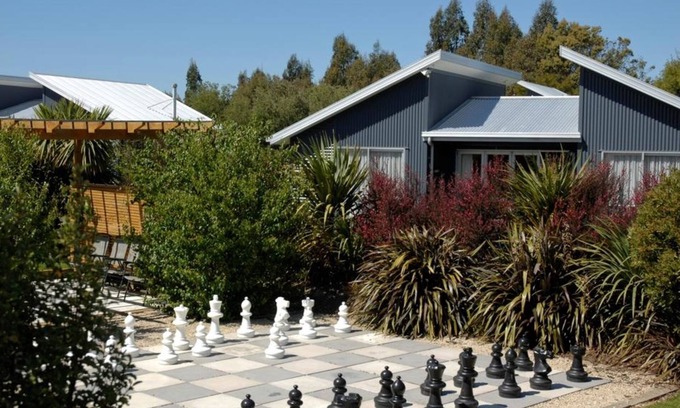 Martinborough Hotel | The Claremont Motels & Apartments
