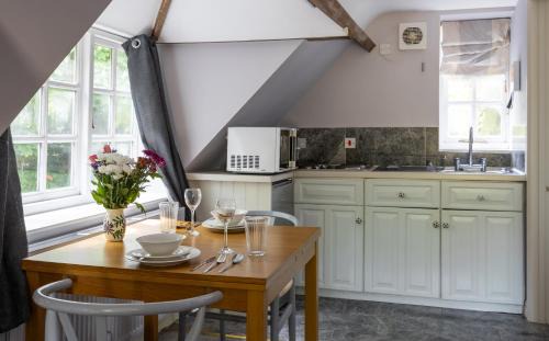 Box Apartment | The Coach House Beautiful Georgian Apartment Wifi and Parking near Bath