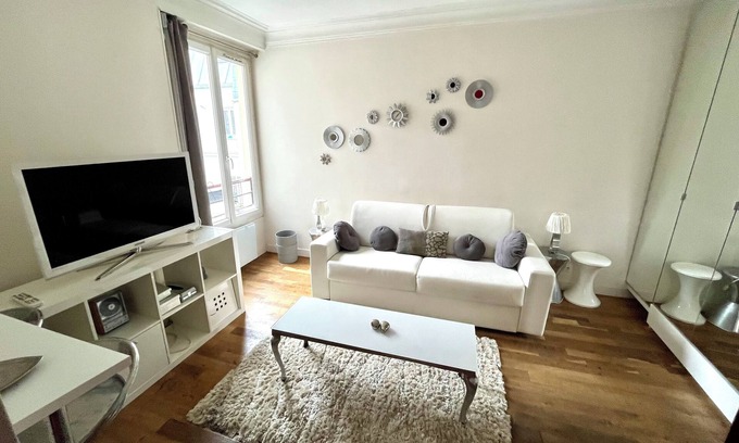 Quartier de la Goutte-d'Or Apartment | The comfortable studio Barbès Montmartre Paris