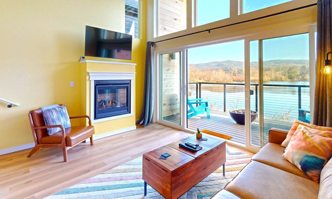 Seaside Villa | The Commons Pond View Assignment 6