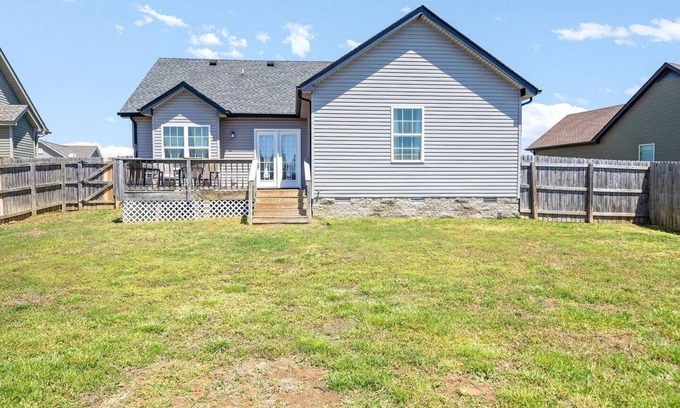 Clarksville House | The Convenient Cul-de-sac Home for 6
