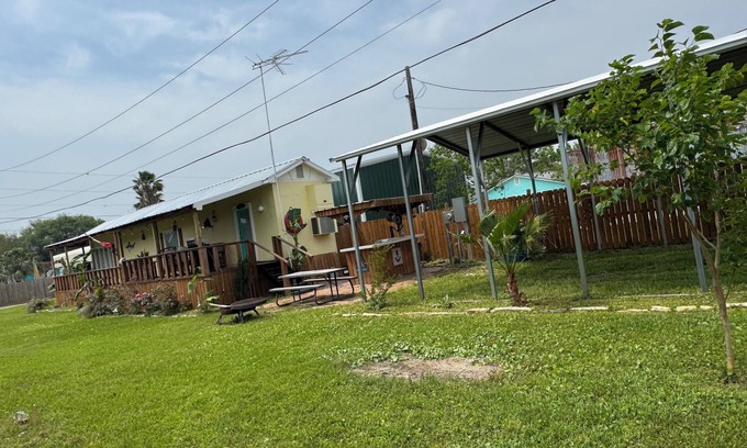 Port O Connor House | The Copenhagen Bungalow with 1 bedroom in Port O'Connor with AC