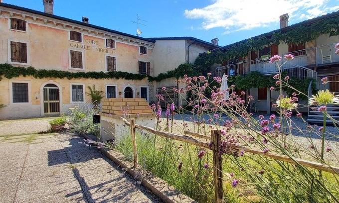 Volta Mantovana Other | The 'Corte Canale Virgilio' estate with balcony