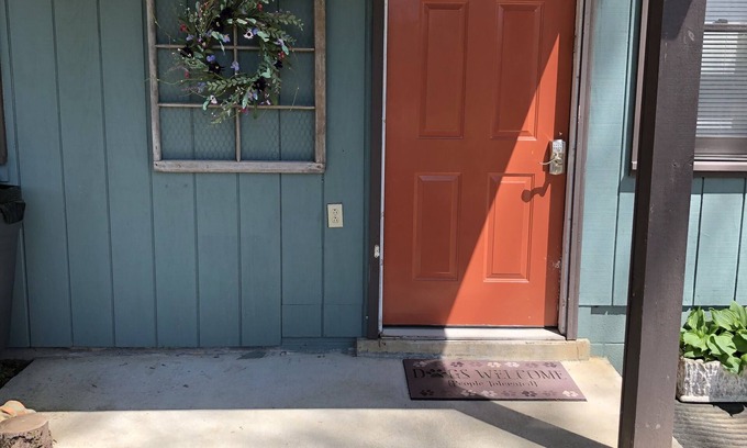 Cosby Cottage | The Cottage at Sunset View Estate. Close to rafting, hiking, Dollywood 30 mins.