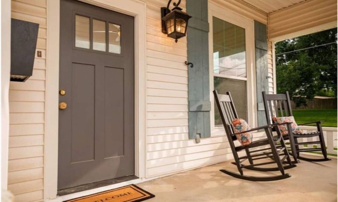 Brenham Cottage | The Cottage on Main