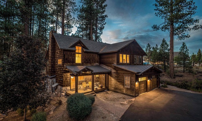 Truckee House | The Cottages ~ Ski Shuttle, Ski Valet ~ 2-Bedroom