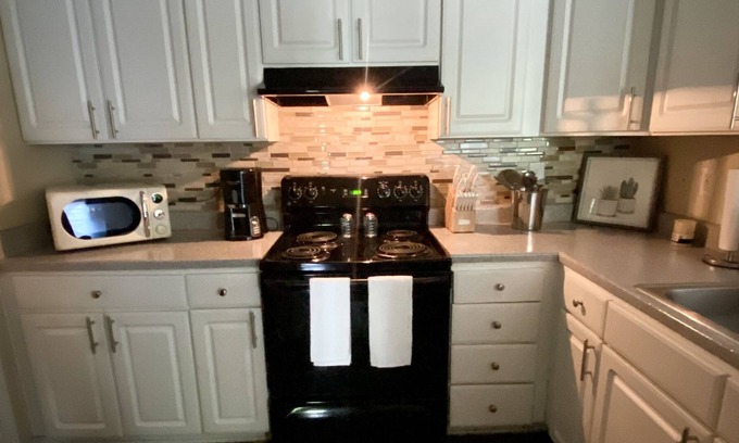 Sylvan Hills Apartment | The Cozy Get Away- 5 minutes away from Downtown Atlanta